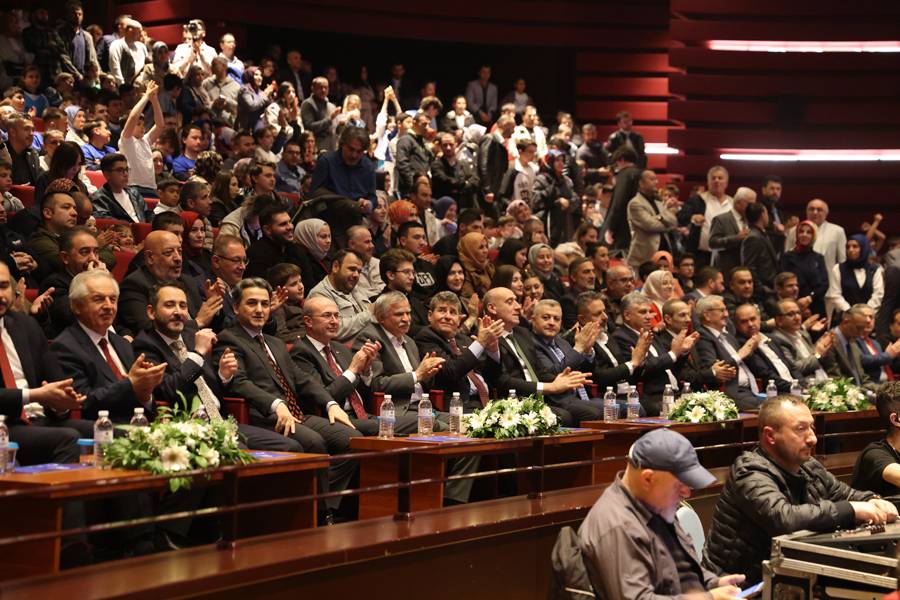 Selçuklu’nun başarısı salona sığmadı 12